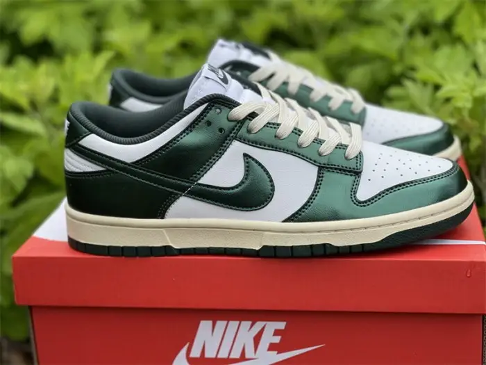 Authentic Nike Dunk Low Vintage Green 