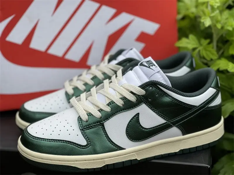Authentic Nike Dunk Low Vintage Green 