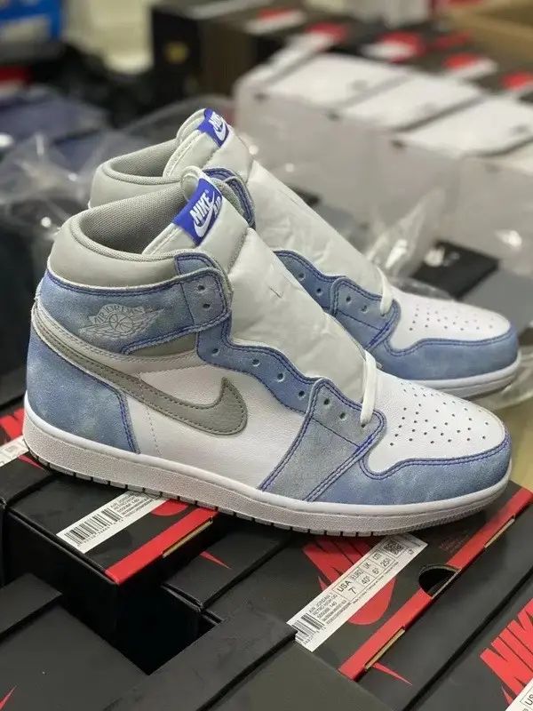 Authentic Air Jordan 1 High OG Hyper Royal EFBFE734