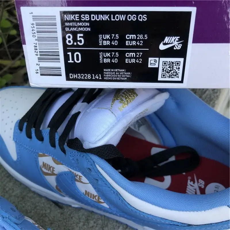 Authentic Supreme x Nike SB Dunk Low Blue 