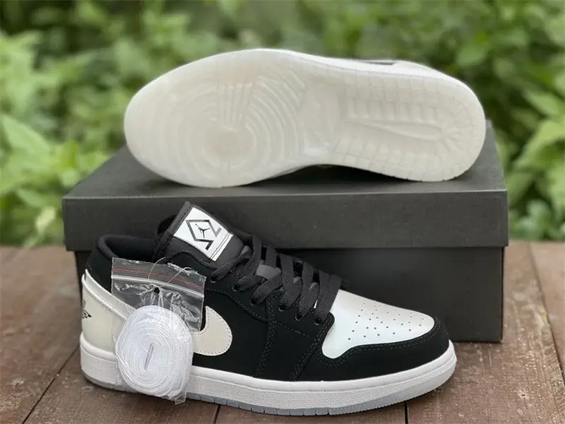 Authentic Air Jordan 1 Low Black White 