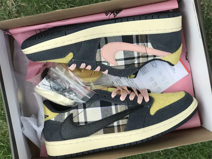 Travis Scott x Air Jordan 1 Custom made 