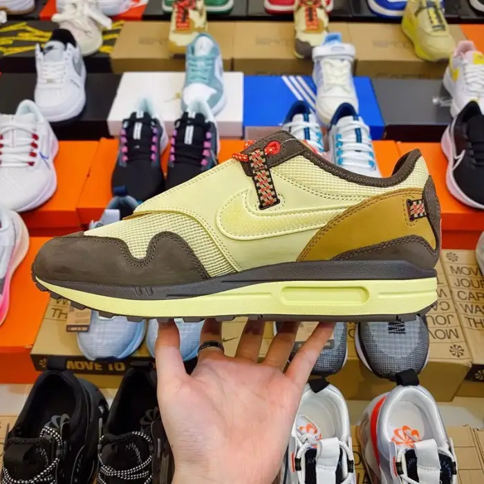 Authentic Travis Scott x Nike Air Max 1 Baroque Bwown 