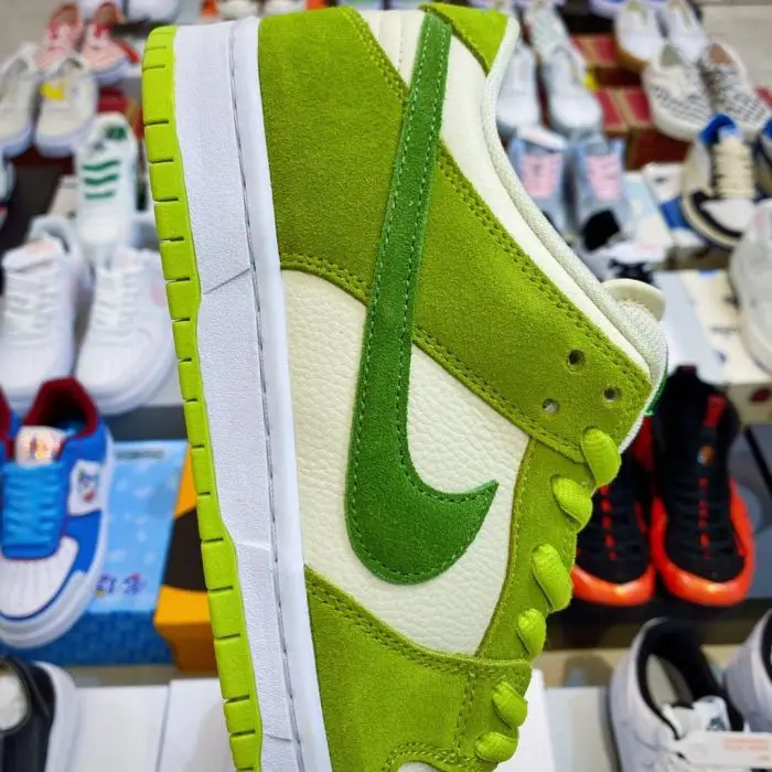 Authentic Nike SB Dunk Low “Green Apple” 