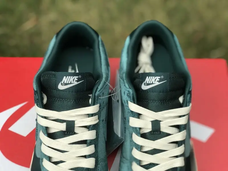 Authentic Nike Dunk Low “Green Velvet“ 