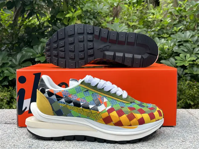 Authentic Sacai x Nike woven “Green Gusto” 