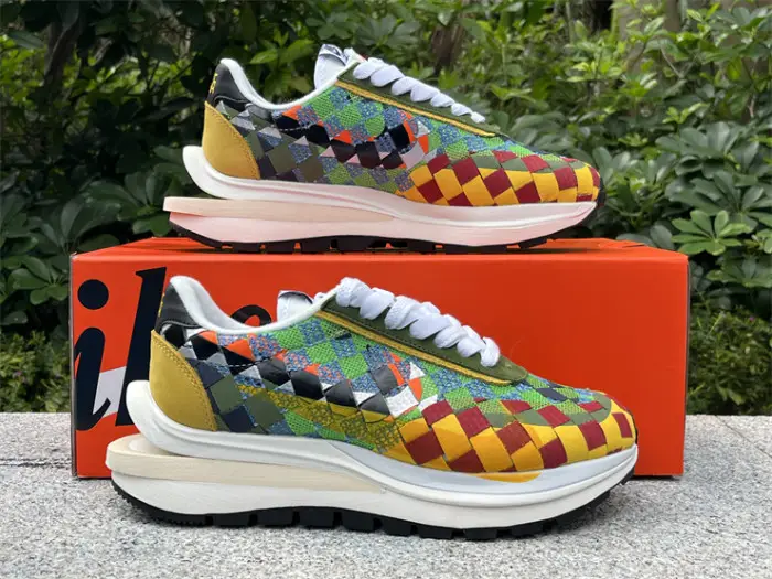 Authentic Sacai x Nike woven “Green Gusto” 