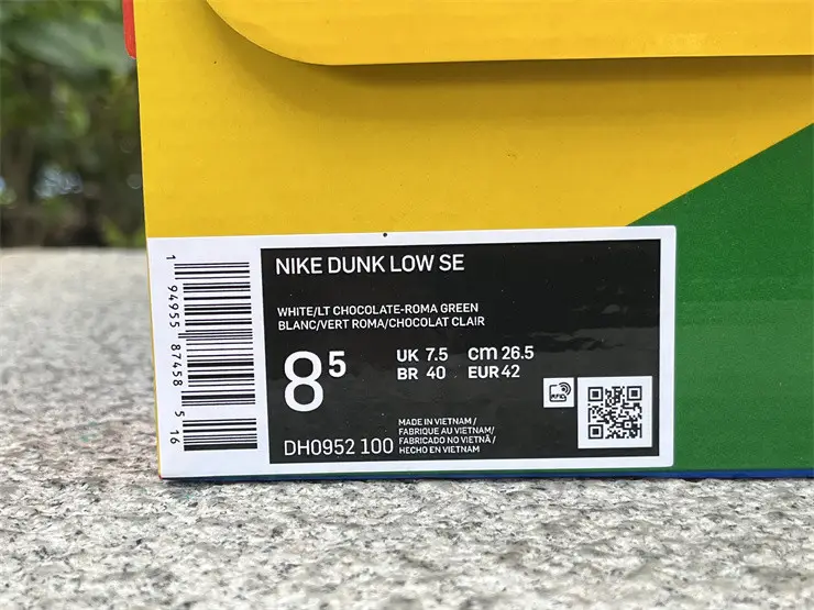 Authentic Nike SB Dunk Low Mario 