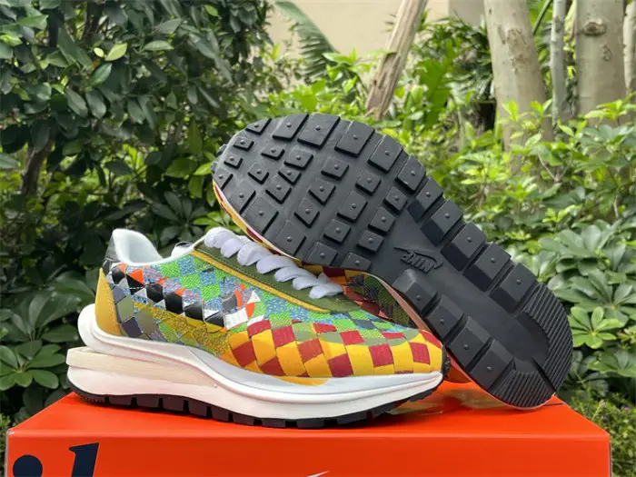Authentic Sacai x Nike woven “Green Gusto” 