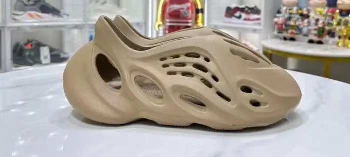 Authentic Yeezy Foam Runner “Clay Taupe” GV6842 