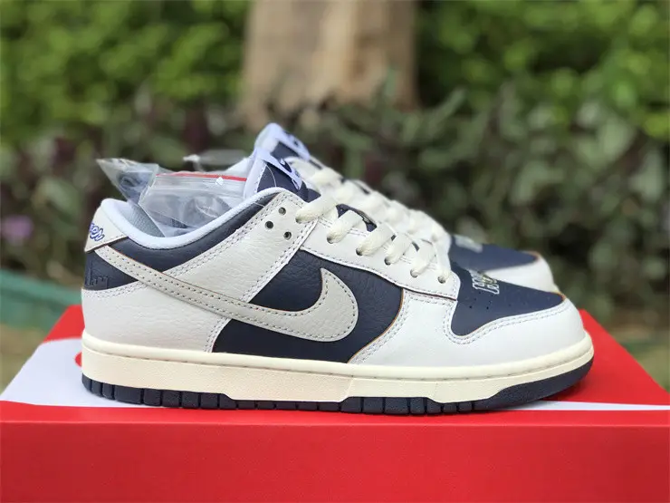 Authentic HUF x Nike SB Dunk Low “NYC” 
