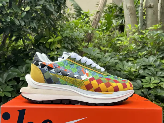 Authentic Sacai x Nike woven “Green Gusto” 