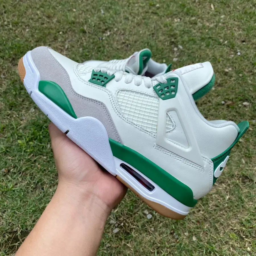 Authentic Nike SB x Air Jordan 4 “Pine Green” 