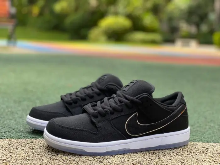 Authentic Eminem x Carhartt x Nike SB Dunk Low BEB112