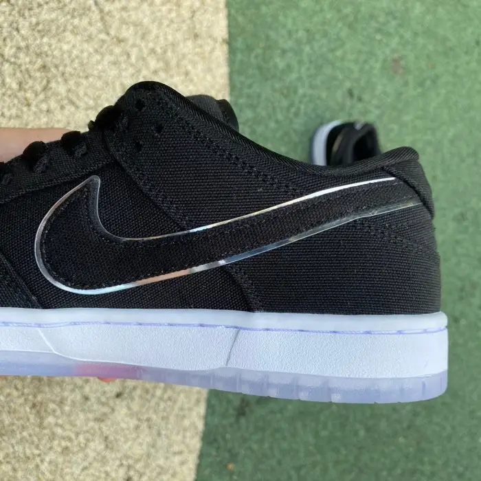 Authentic Eminem x Carhartt x Nike SB Dunk Low BEB112