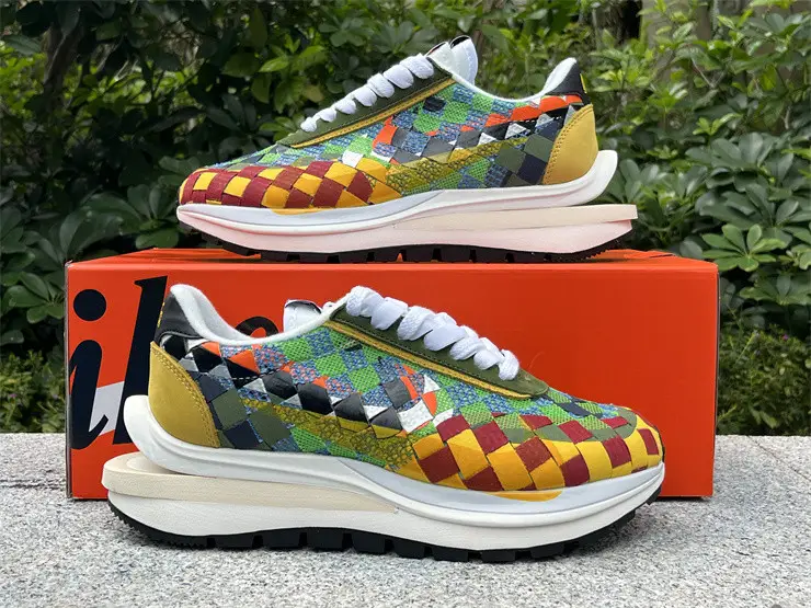 Authentic Sacai x Nike woven “Green Gusto” 