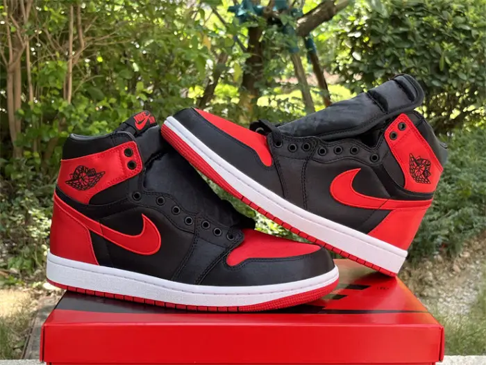 Authentic Air Jordan 1 High OG WMNS “Satin Bred”2023 