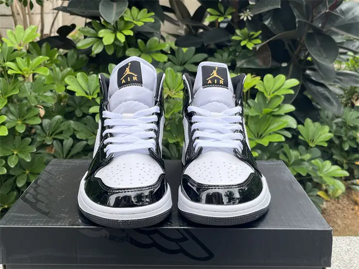 Authentic Air Jordan 1 Mid Black Metallic Gold 