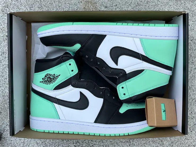 Authentic Air Jordan 1 High OG “Green Glow” 