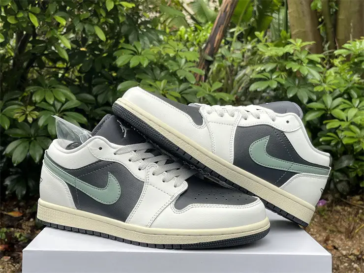 Authentic Air Jordan 1 Low WMNS “Jade Smoke” 
