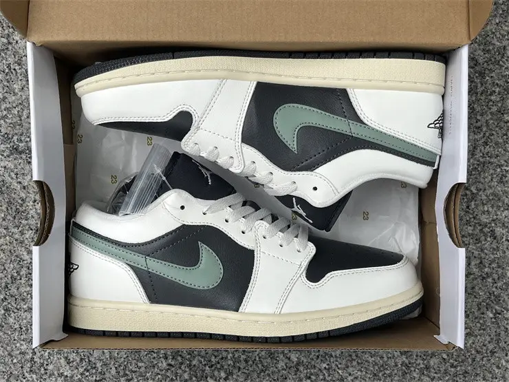 Authentic Air Jordan 1 Low WMNS “Jade Smoke” 