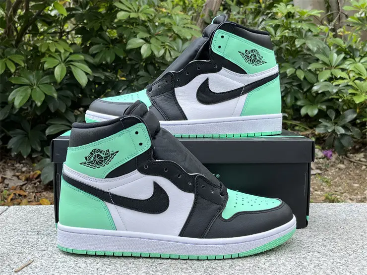 Authentic Air Jordan 1 High OG “Green Glow” 