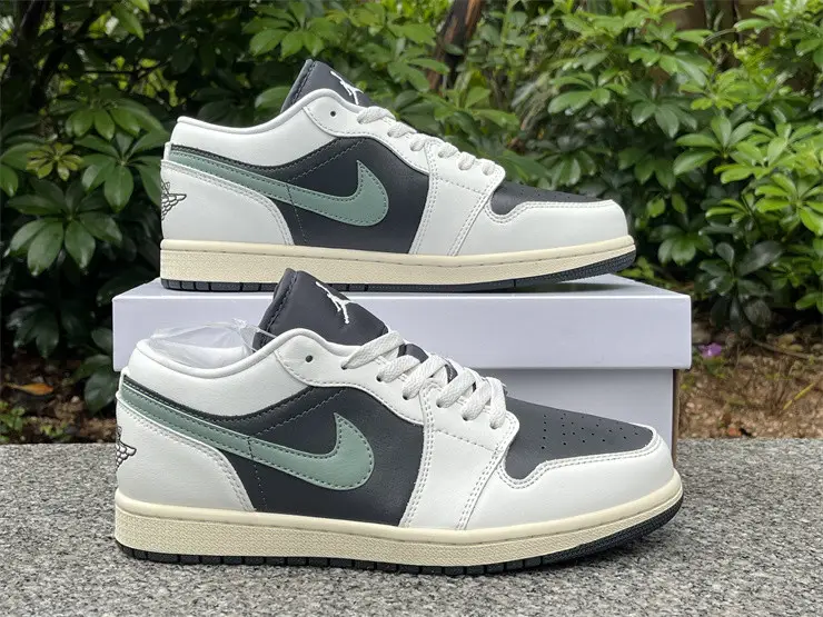 Authentic Air Jordan 1 Low WMNS “Jade Smoke” 
