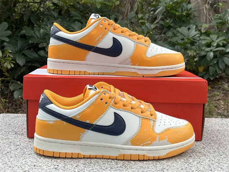 Authentic Nike Dunk Low Wear and Tear 