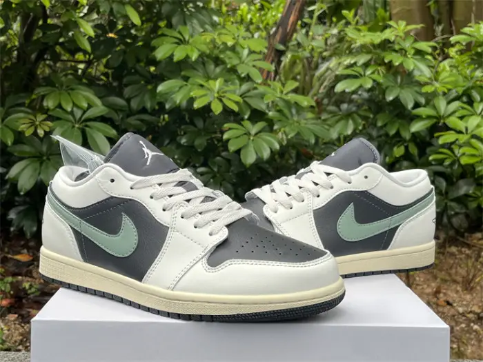 Authentic Air Jordan 1 Low WMNS “Jade Smoke” 