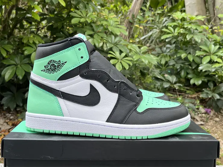 Authentic Air Jordan 1 High OG “Green Glow” 