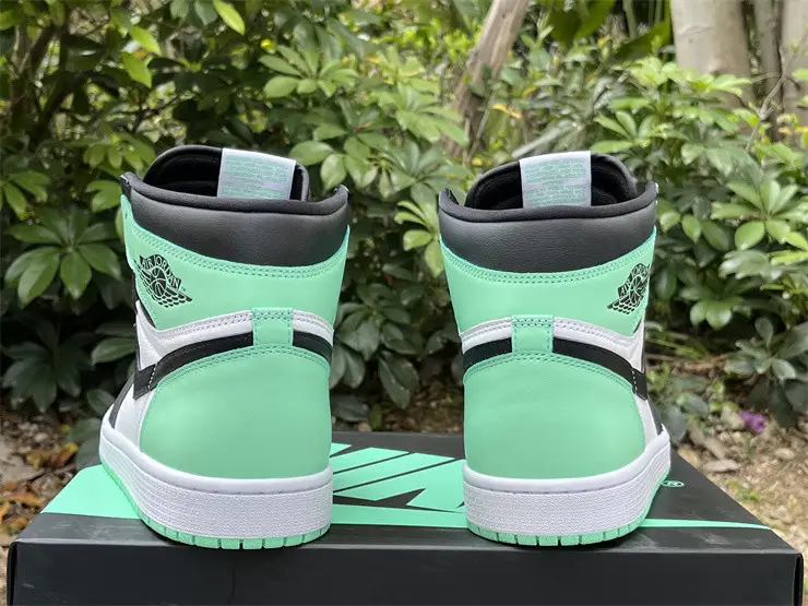 Authentic Air Jordan 1 High OG “Green Glow” 