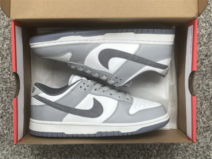Authentic Nike Dunk Low SE Light Carbon 