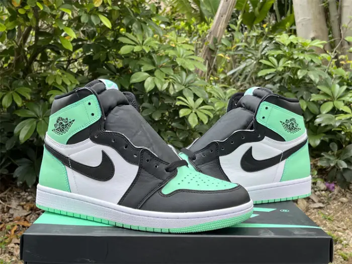 Authentic Air Jordan 1 High OG “Green Glow” 