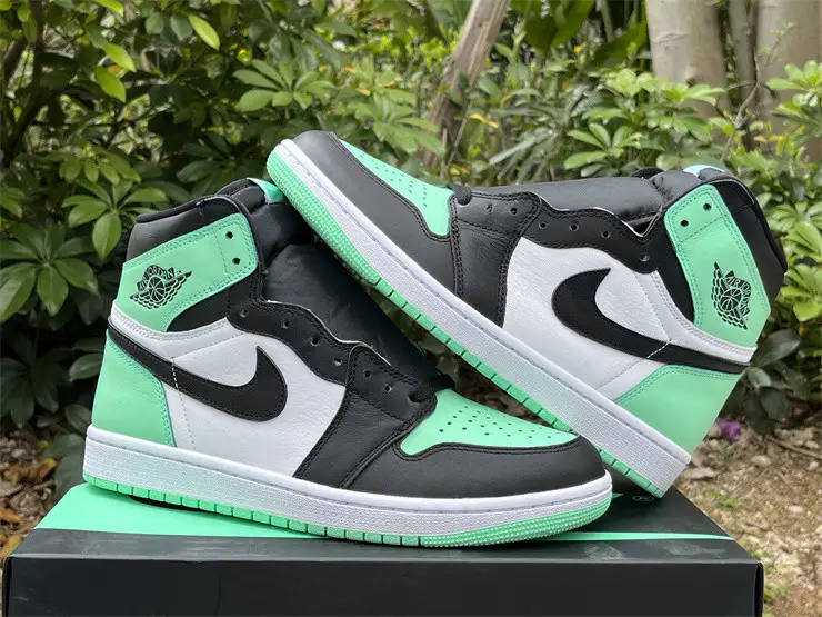 Authentic Air Jordan 1 High OG “Green Glow” 