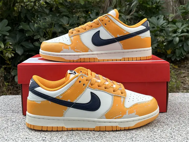 Authentic Nike Dunk Low Wear and Tear 