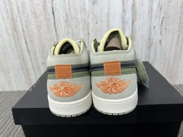 Authentic Air Jordan 1 Low Craft SE “Light Olive” 