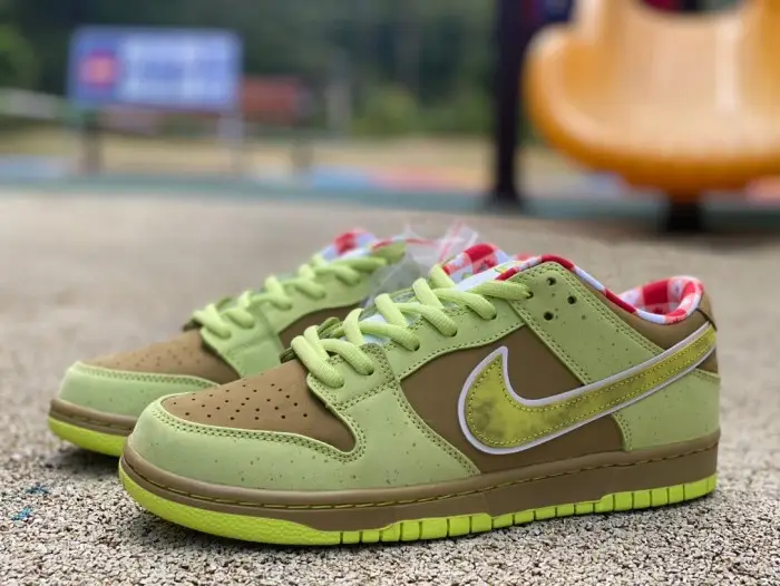 Authentic Concepts x NK SB Dunk Low Green Lobster 