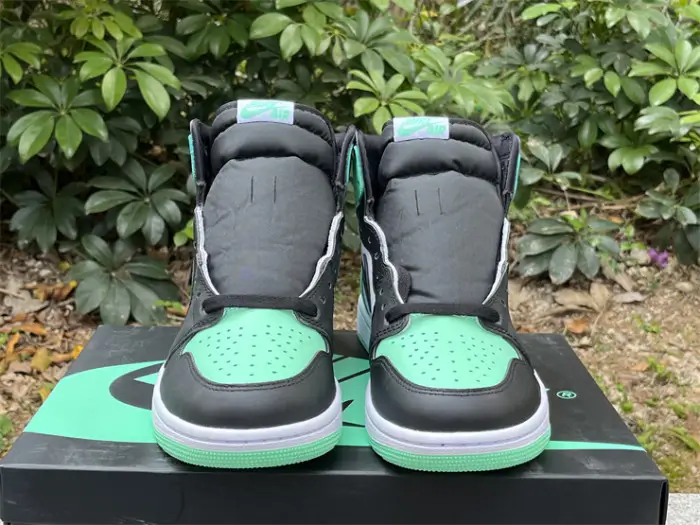 Authentic Air Jordan 1 High OG “Green Glow” 