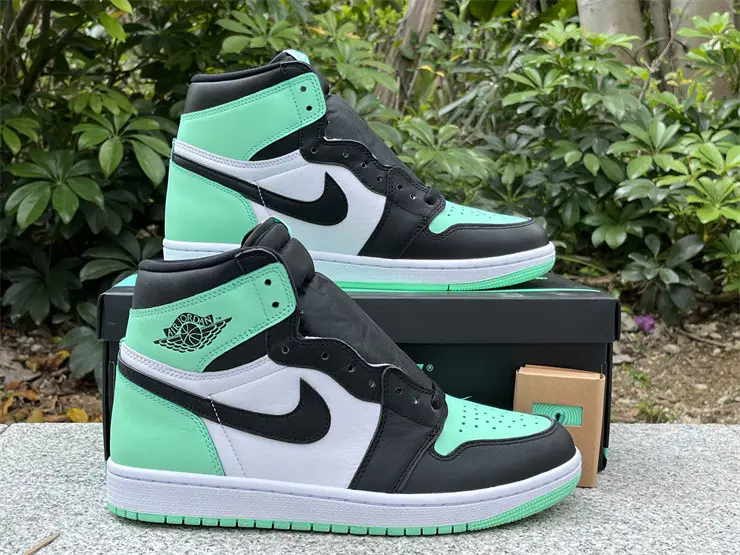 Authentic Air Jordan 1 High OG “Green Glow” 