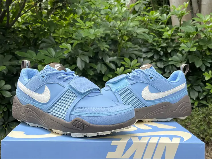Authentic Travis Scott x Nike Zoom Field Jaxx Leche Blue 