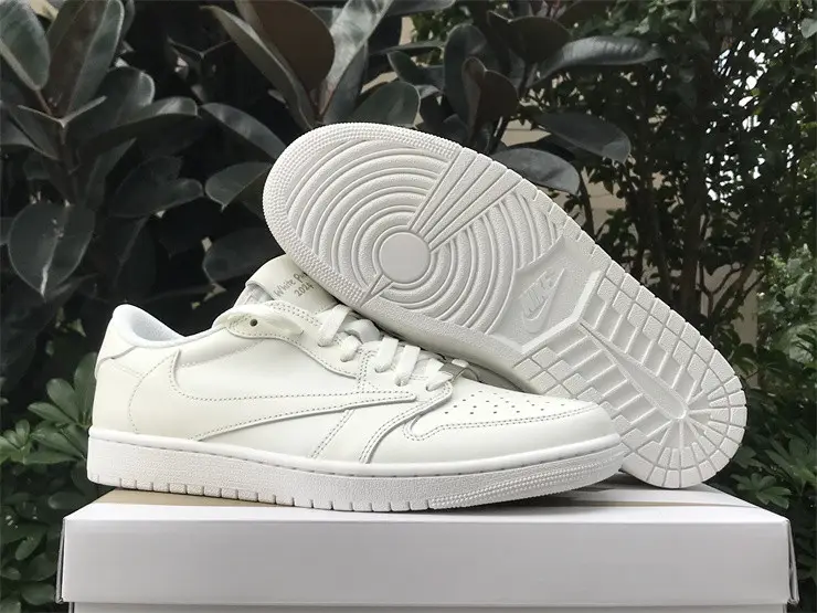 Authentic Travis Scott X Air Jordan 1 Retro Low OG SP White Party gs 