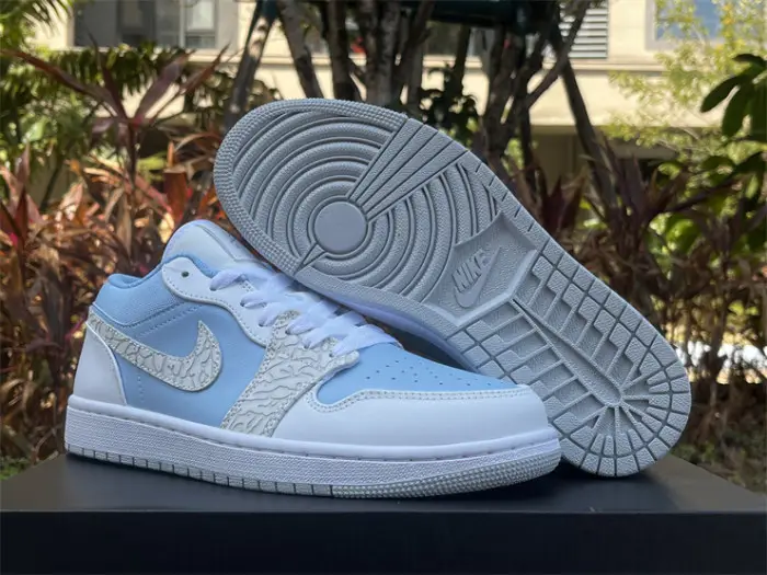 Authentic Nike Air Jordan 1 Low  Blue Tint   GS 