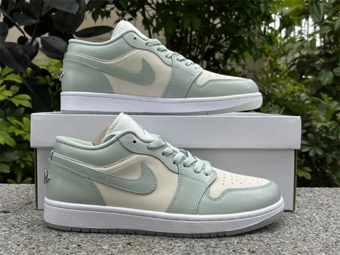 Authentic Air jordan 1 Low SE “Seafoam” 