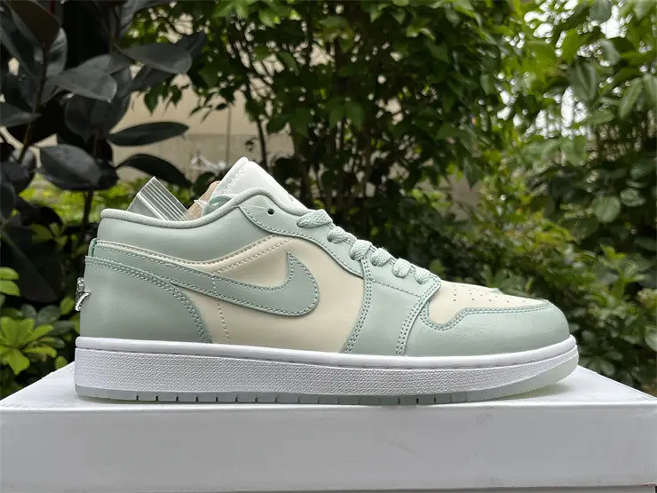 Authentic Air jordan 1 Low SE “Seafoam” 