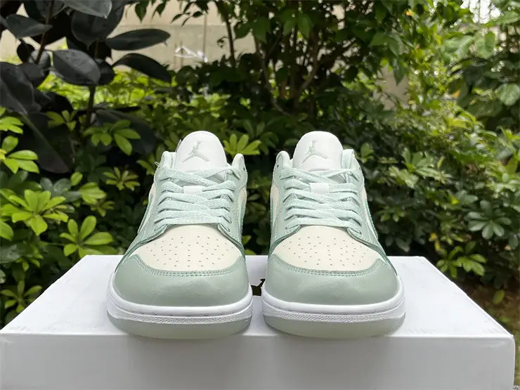 Authentic Air jordan 1 Low SE “Seafoam” 