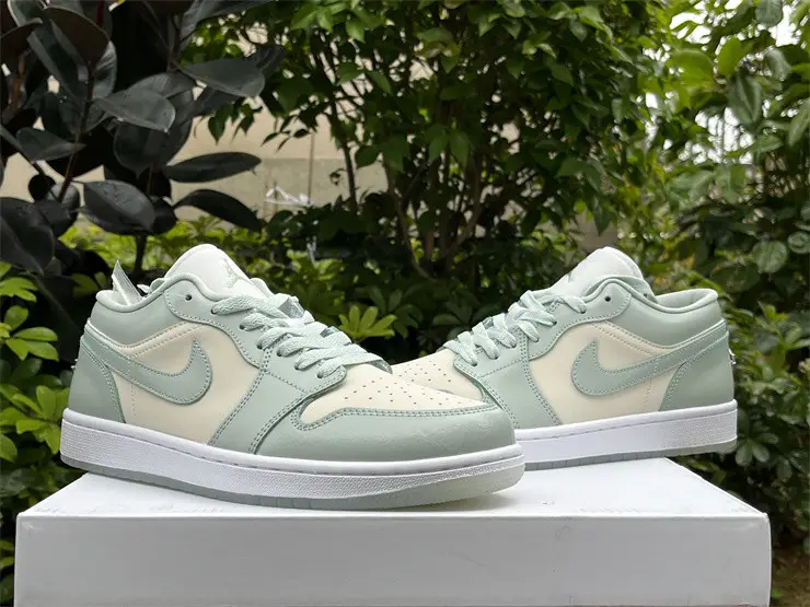 Authentic Air jordan 1 Low SE “Seafoam” 