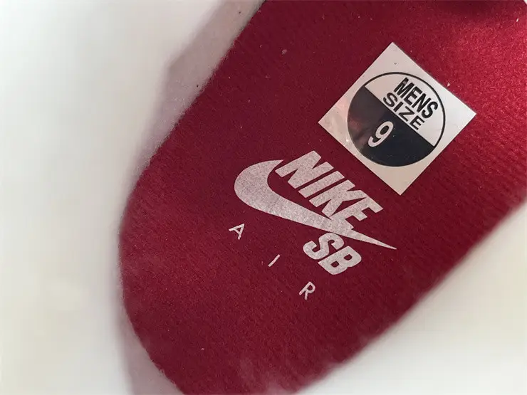 Authentic Nike SB x Jordan Air Jordan 4 “Varsity Red” 