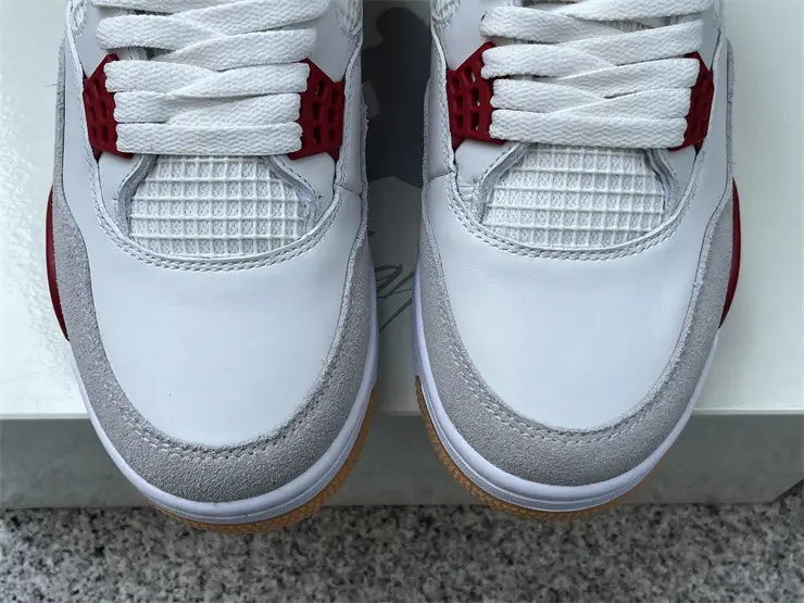 Authentic Nike SB x Jordan Air Jordan 4 “Varsity Red” 