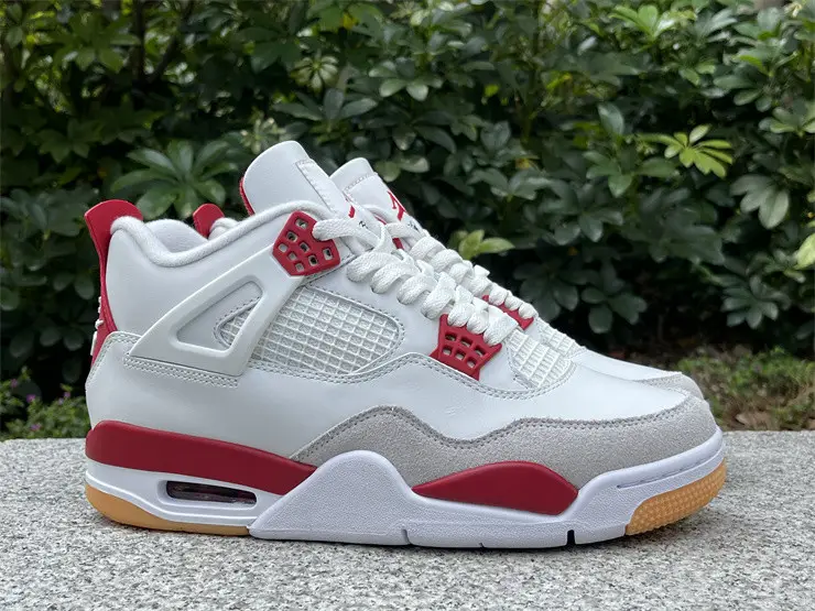 Authentic Nike SB x Jordan Air Jordan 4 “Varsity Red” 