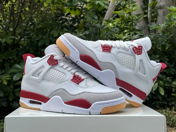 Authentic Nike SB x Jordan Air Jordan 4 “Varsity Red” 